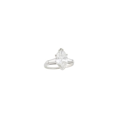 Lot 137 - Platinum and Diamond Ring