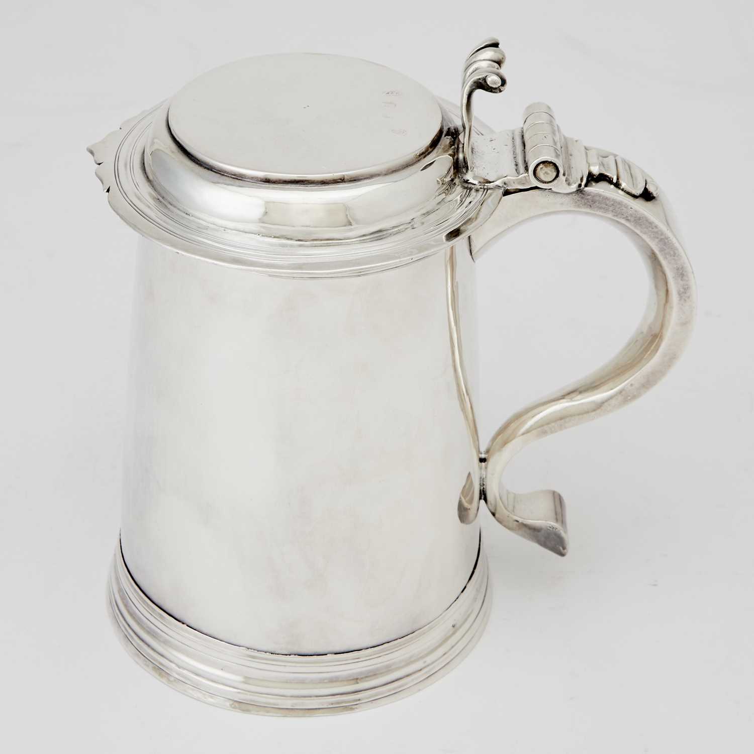 Lot 302 - Queen Anne Sterling Silver Covered Tankard