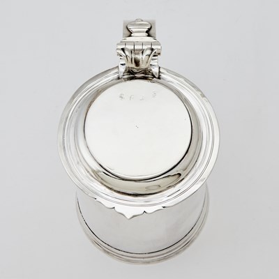 Lot 302 - Queen Anne Sterling Silver Covered Tankard