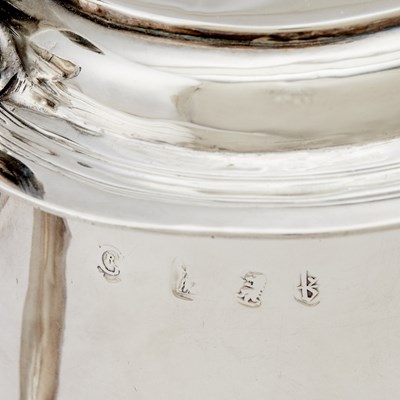 Lot 302 - Queen Anne Sterling Silver Covered Tankard