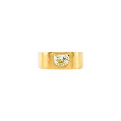 Lot 1197 - Gold and Diamond Ring