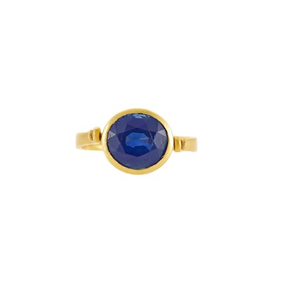 Lot 2097 - Gold and Sapphire Swivel Ring