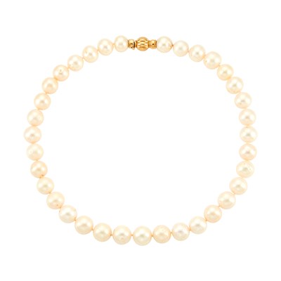 Lot 1091 - Freshwater Pearl Necklace with Gold Clasp