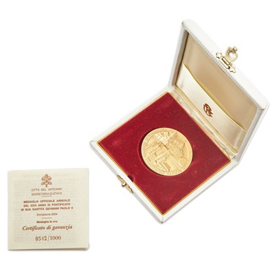 Lot 1091 - Vatican 2004 Gold Papal Medal with Architectural Motifs