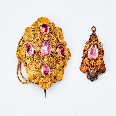 Lot 717 - A gold brooch and pendant gifted from Ray to Jean