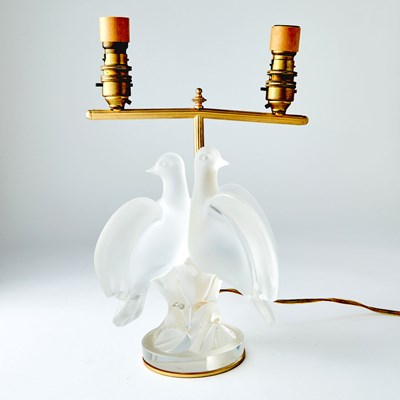 Lot 419 - Lalique Molded Glass "Ariane" Table Lamp