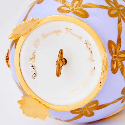 Lot 267 - Modern Fabergé Gilt-Metal Mounted Porcelain Musical Swan Egg