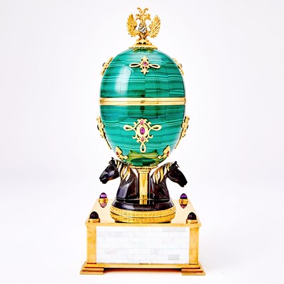 Lot 269 - Modern Fabergé Gilt-Metal Mounted Malachite and Black Agate "Jeweled" Musical Egg