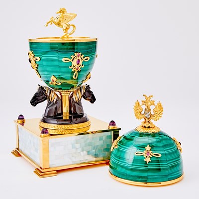 Lot 269 - Modern Fabergé Gilt-Metal Mounted Malachite and Black Agate "Jeweled" Musical Egg