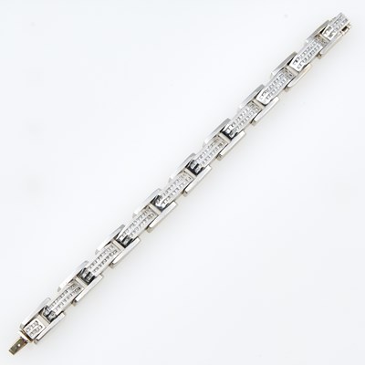 Lot 133 - Diamond Flexible Bracelet, 198 diamonds about 5.00cts., 14K 45 dwt.