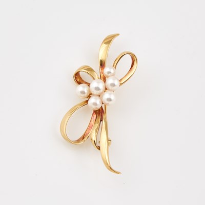 Lot 424 - Gold and Bead Pin, 18K 7 dwt. all