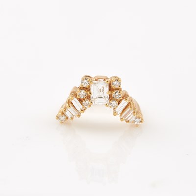 Lot 568 - Diamond Ring, 15 diamonds, center stone about 0.65 ct., 14 stones about 0.75 ct., 14K 4 dwt.