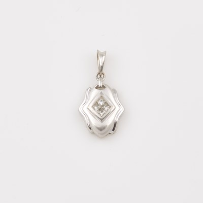 Lot 600 - Diamond Pendant, 4 diamonds, 18K 2 dwt.