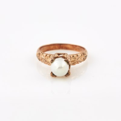 Lot 636 - Gold and Bead Ring, 10K 2 dwt. all