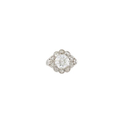 Lot 167 - Platinum and Diamond Ring