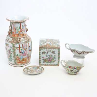 Lot 172 - Five Chinese Rose Medallion Porcelain Articles