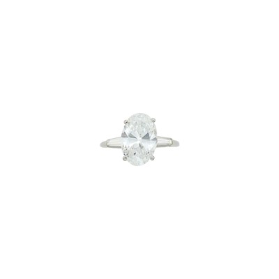 Lot 173 - Platinum and Diamond Ring