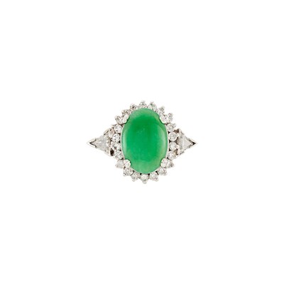 Lot 2333 - White Gold, Jade and Diamond Ring