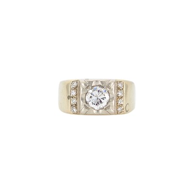 Lot 1138 - Gentleman's White Gold and Diamond Ring