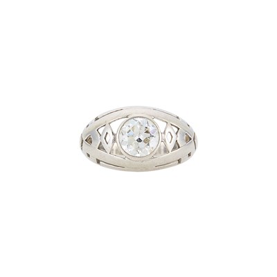 Lot 1139 - Platinum and Diamond Ring