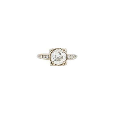 Lot 1142 - White Gold and Diamond Ring