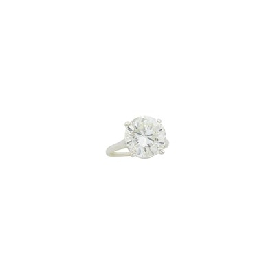 Lot 152 - Silver and Diamond Ring