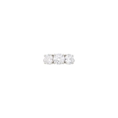 Lot 133 - Platinum and Diamond Ring