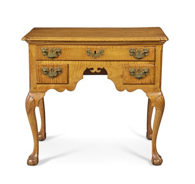 Lot 355 - The Green Family Queen Anne Figured Maple Dressing Table