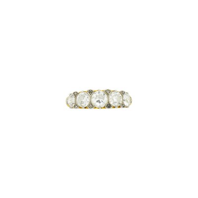 Lot 122 - Antique Gold, Platinum and Diamond Ring