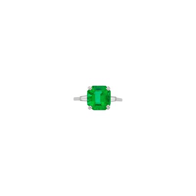 Lot 48 - Platinum, Emerald and Diamond Ring