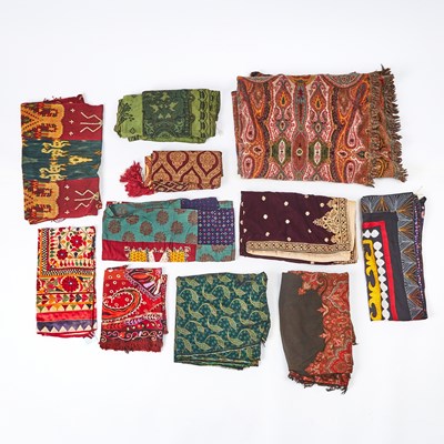 Lot 528 - Group of Textiles