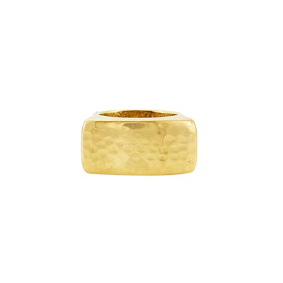 Lot 1079 - Gold Ring