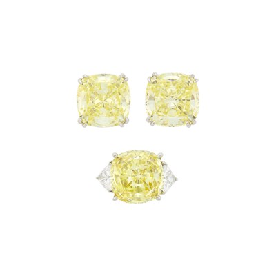 Lot 293 - White Gold and Yellow Simulated Stone Ring and Pair of Silver and Yellow Simulated Stone Earclips