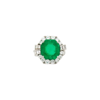 Lot Platinum, Emerald and Diamond Ring