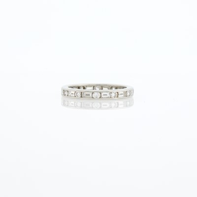 Lot 292 - Platinum and Diamond Band Ring