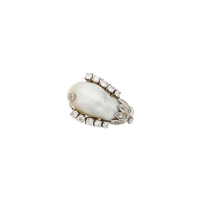 Lot 49 - Gold, Platinum, Baroque Natural Pearl and Diamond Ring