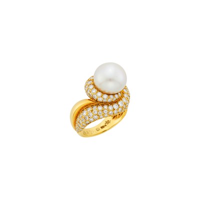 Lot 123 - Gold, Cultured Pearl and Diamond Ring