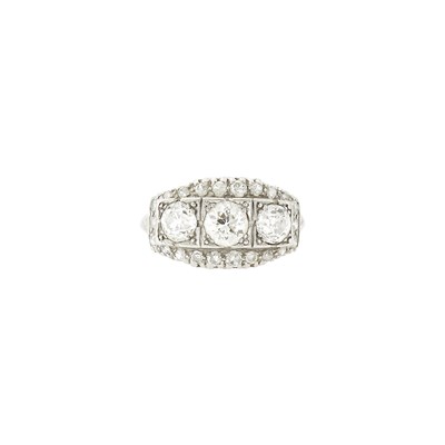 Lot 2261 - White Gold and Diamond Ring