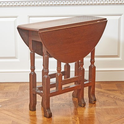 Lot 97 - William and Mary Style Oak Drop-Leaf Gate-Leg Table