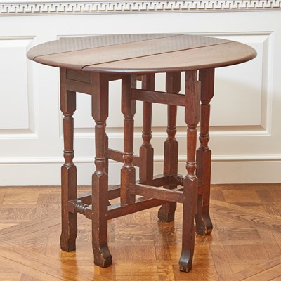 Lot 97 - William and Mary Style Oak Drop-Leaf Gate-Leg Table