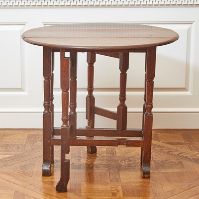 Lot 97 - William and Mary Style Oak Drop-Leaf Gate-Leg Table