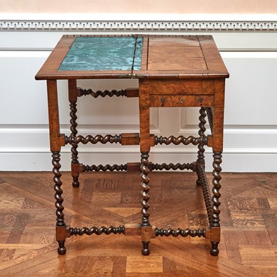 Lot 98 - Queen Anne Style Walnut Gate-Leg Dressing Table