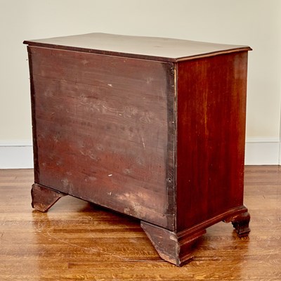 Lot 122 - George III Mahogany Chest of Drawers