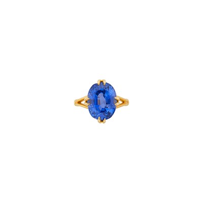 Lot 1103 - Gold and Sapphire Ring