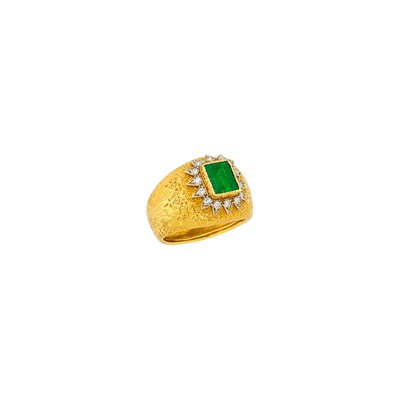 Lot 7 - Mario Buccellati Gold, Emerald and Diamond Ring