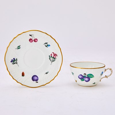 Lot 77 - Richard Ginori 'Perugia' Porcelain Partial Service