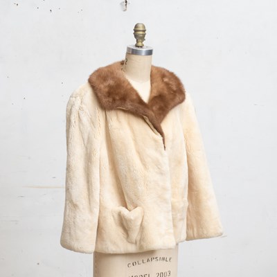 Lot 361 - Ladies Short Mink