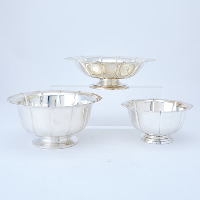 Lot 572 - Assembled Suite of Three American Sterling Silver Bowls