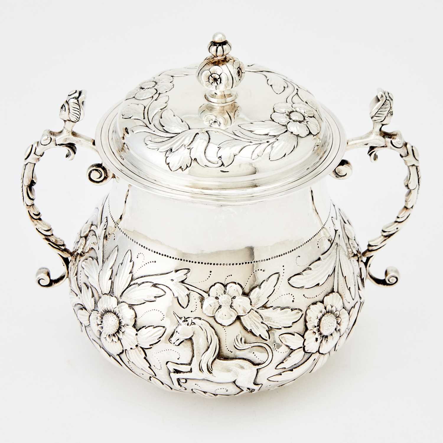 Lot 316 - George III Sterling Silver Covered Porringer