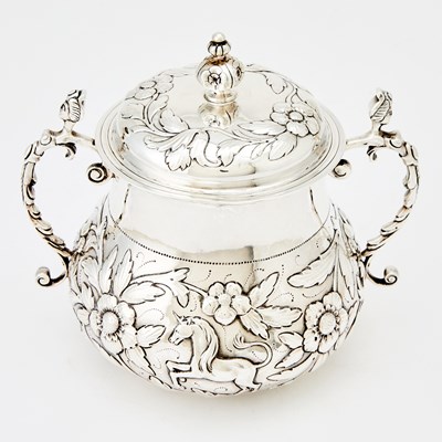 Lot 316 - George III Sterling Silver Covered Porringer